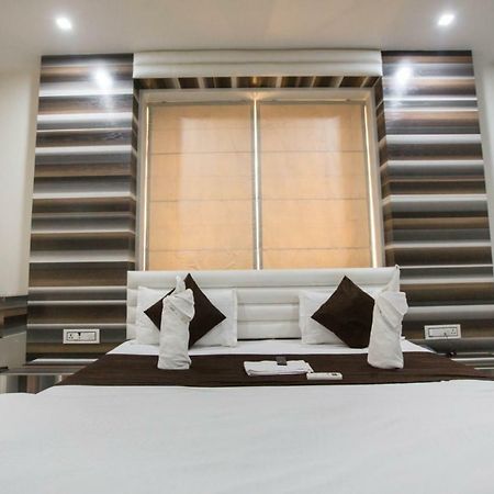 Hotel Fun City Navsari Екстериор снимка
