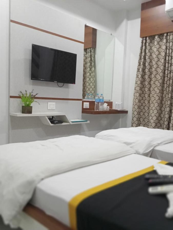 Hotel Fun City Navsari Екстериор снимка