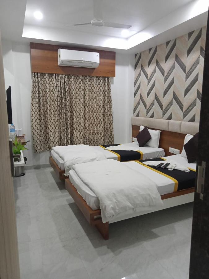 Hotel Fun City Navsari Екстериор снимка