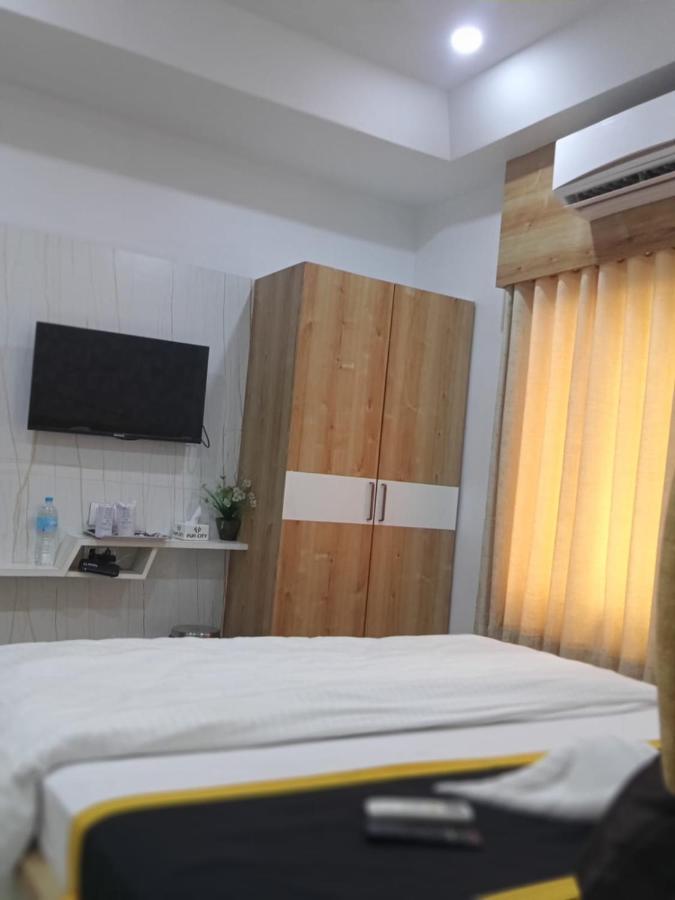 Hotel Fun City Navsari Екстериор снимка