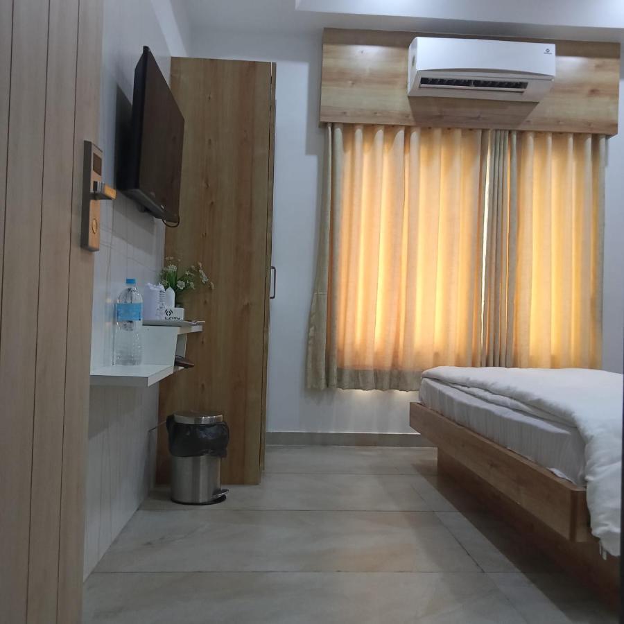 Hotel Fun City Navsari Екстериор снимка
