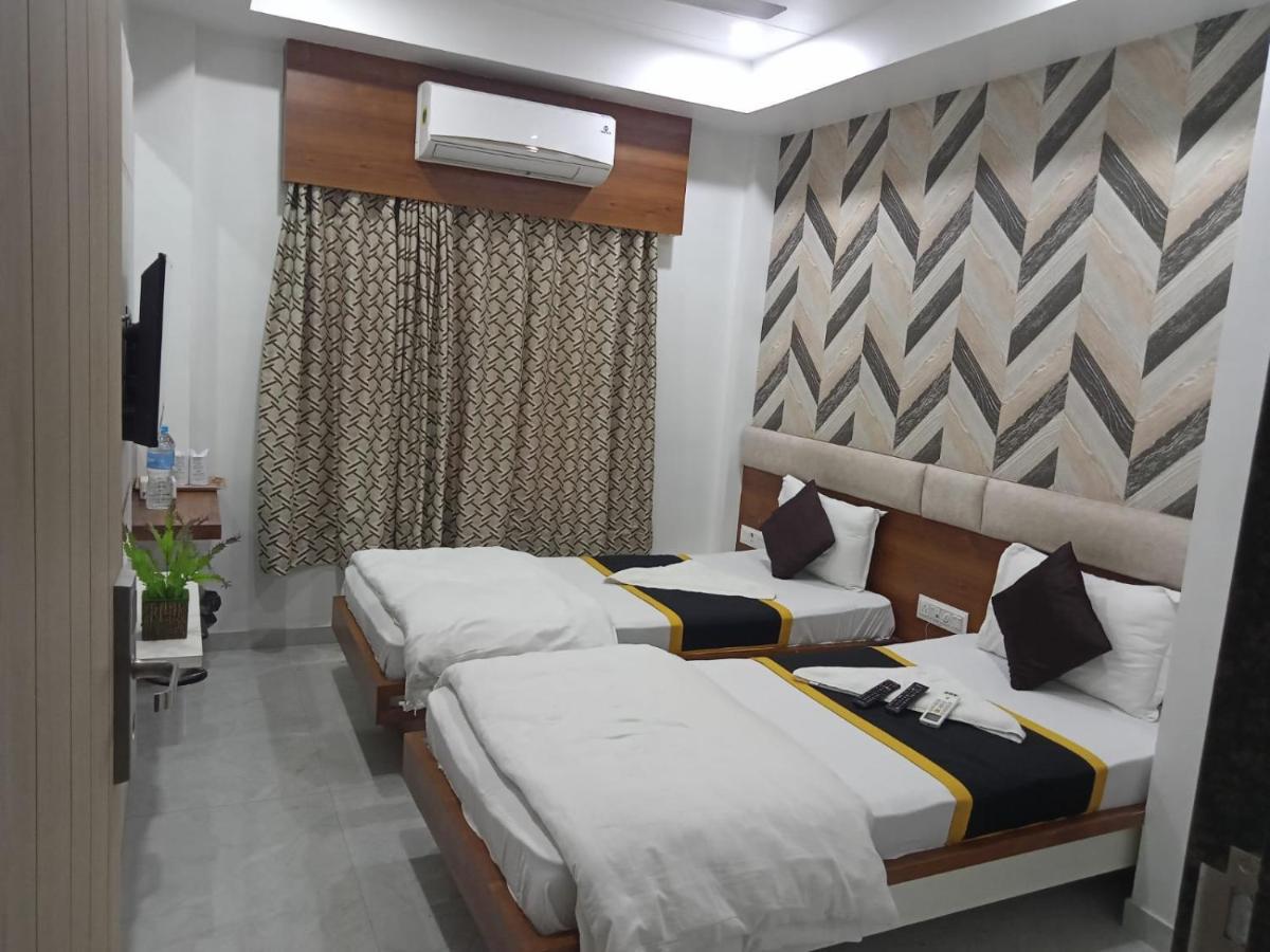 Hotel Fun City Navsari Екстериор снимка