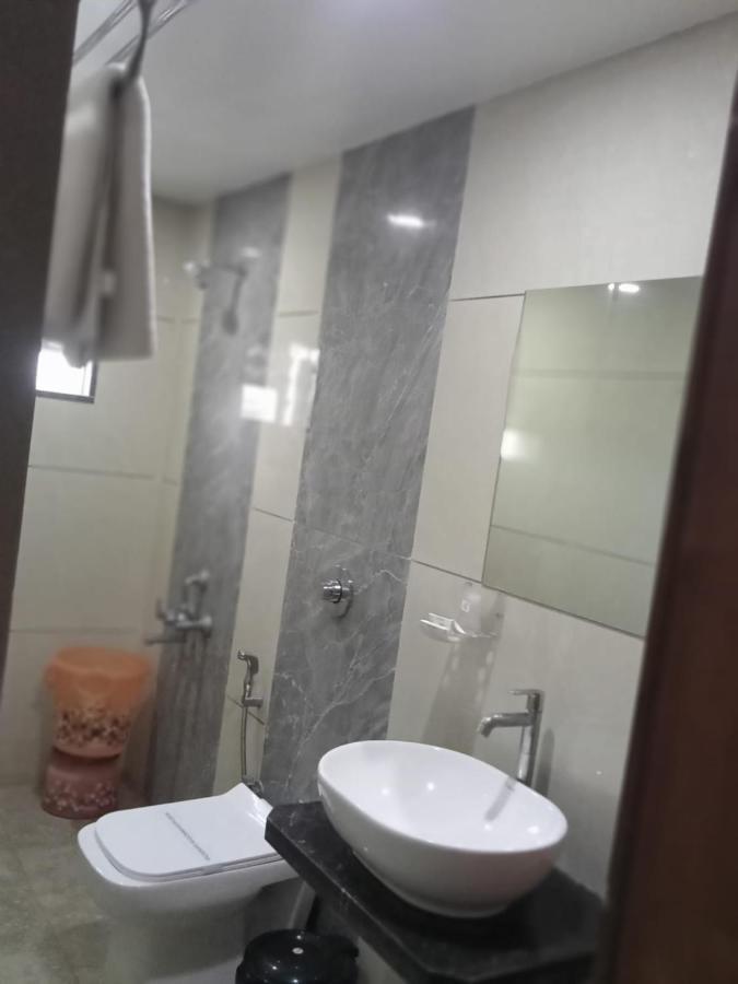 Hotel Fun City Navsari Екстериор снимка