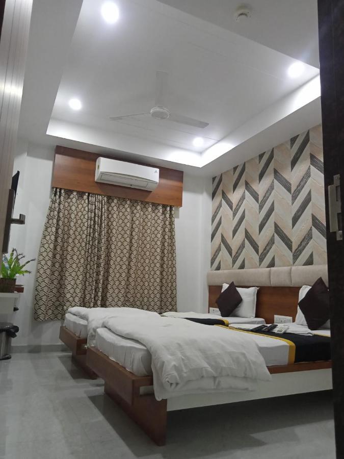 Hotel Fun City Navsari Екстериор снимка