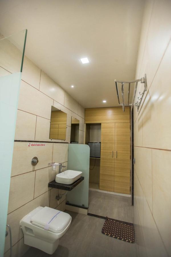 Hotel Fun City Navsari Екстериор снимка