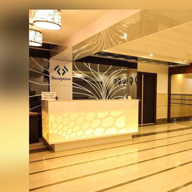 Hotel Fun City Navsari Екстериор снимка