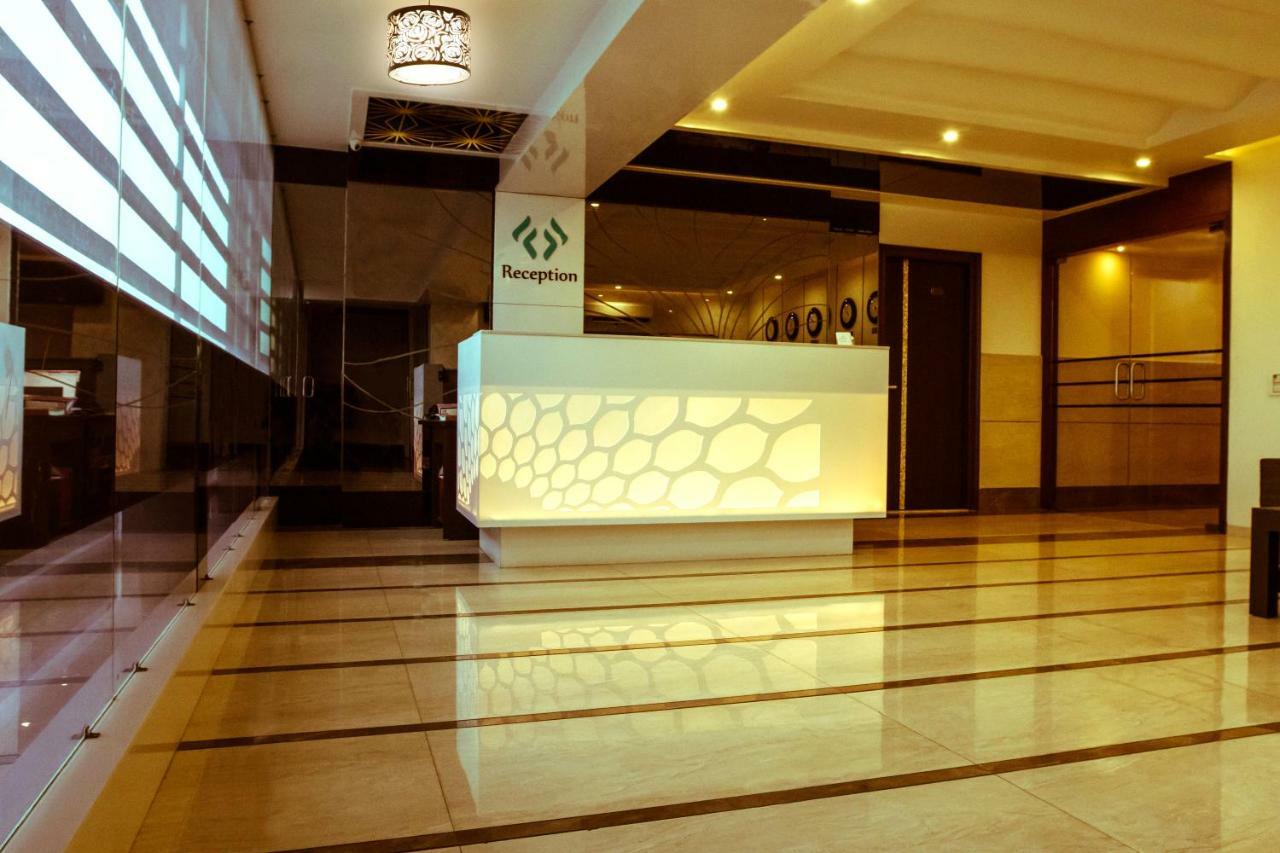 Hotel Fun City Navsari Екстериор снимка
