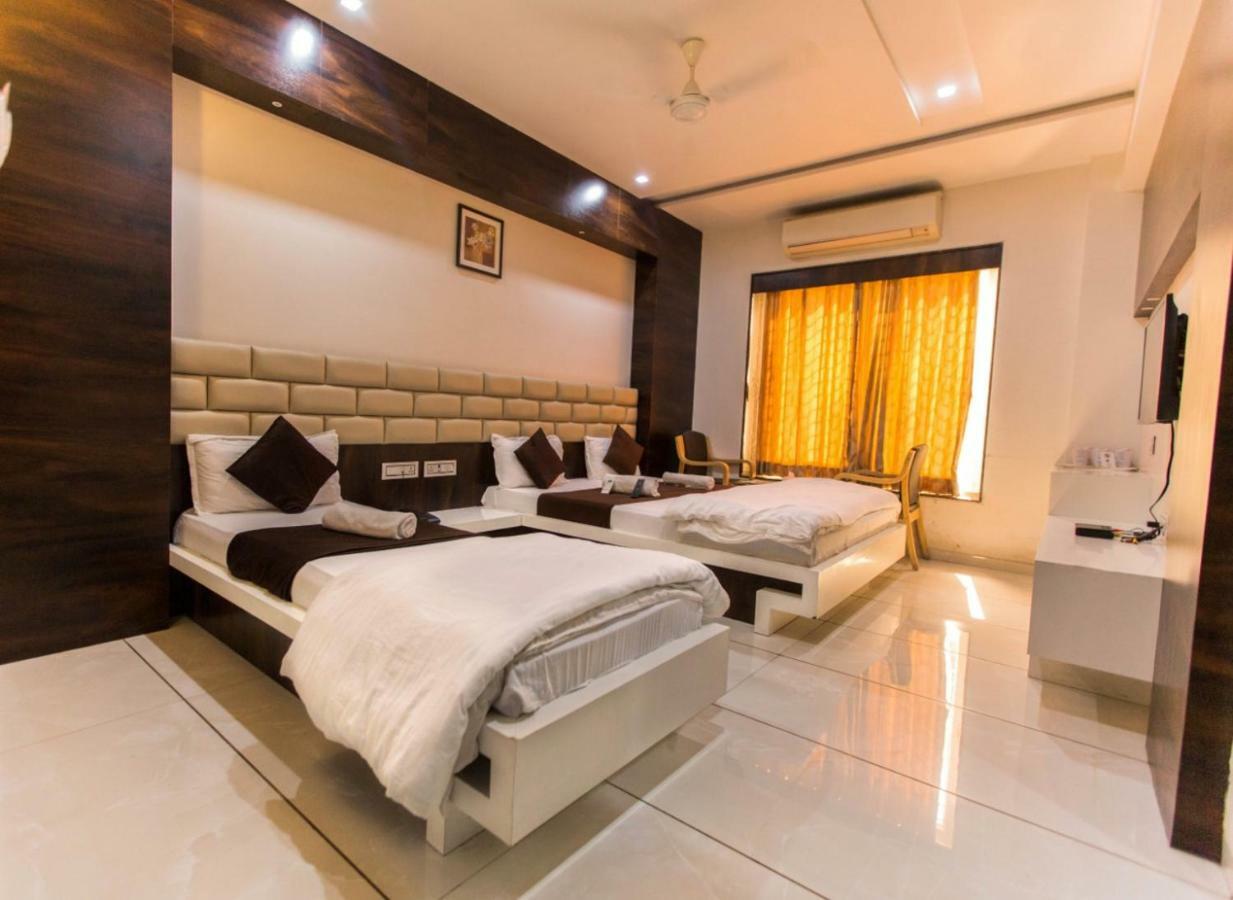 Hotel Fun City Navsari Екстериор снимка