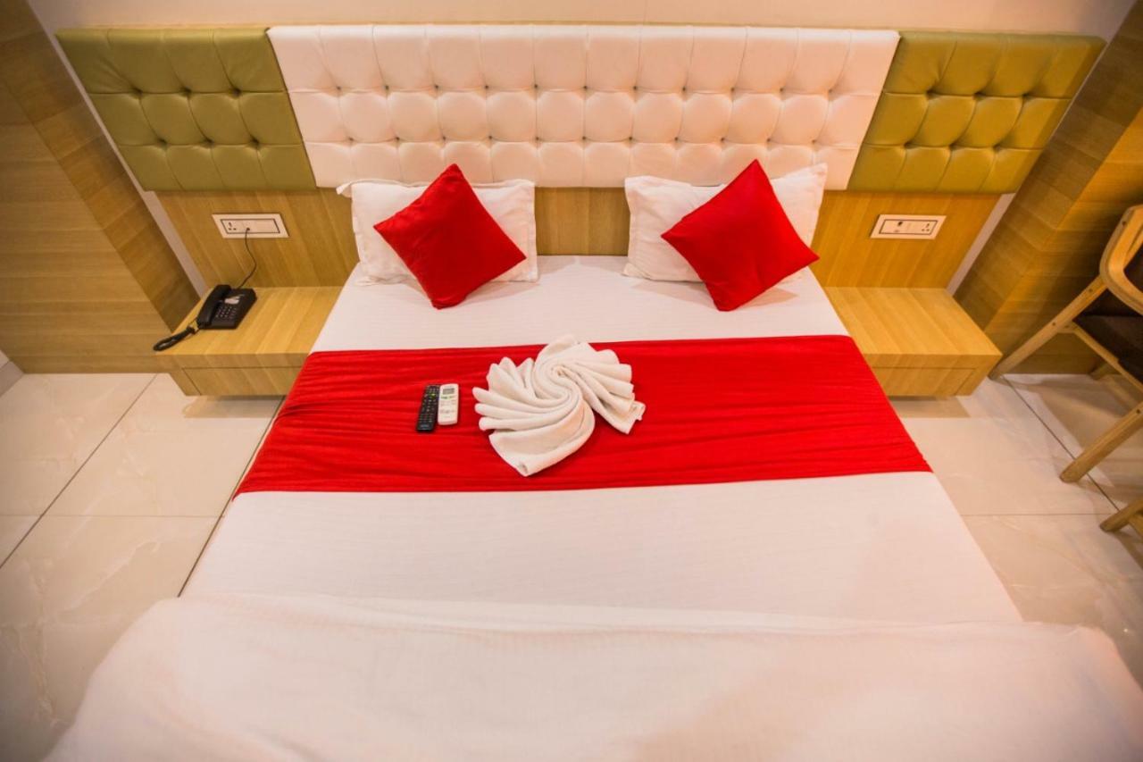 Hotel Fun City Navsari Екстериор снимка