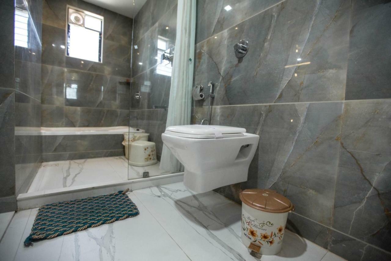 Hotel Fun City Navsari Екстериор снимка