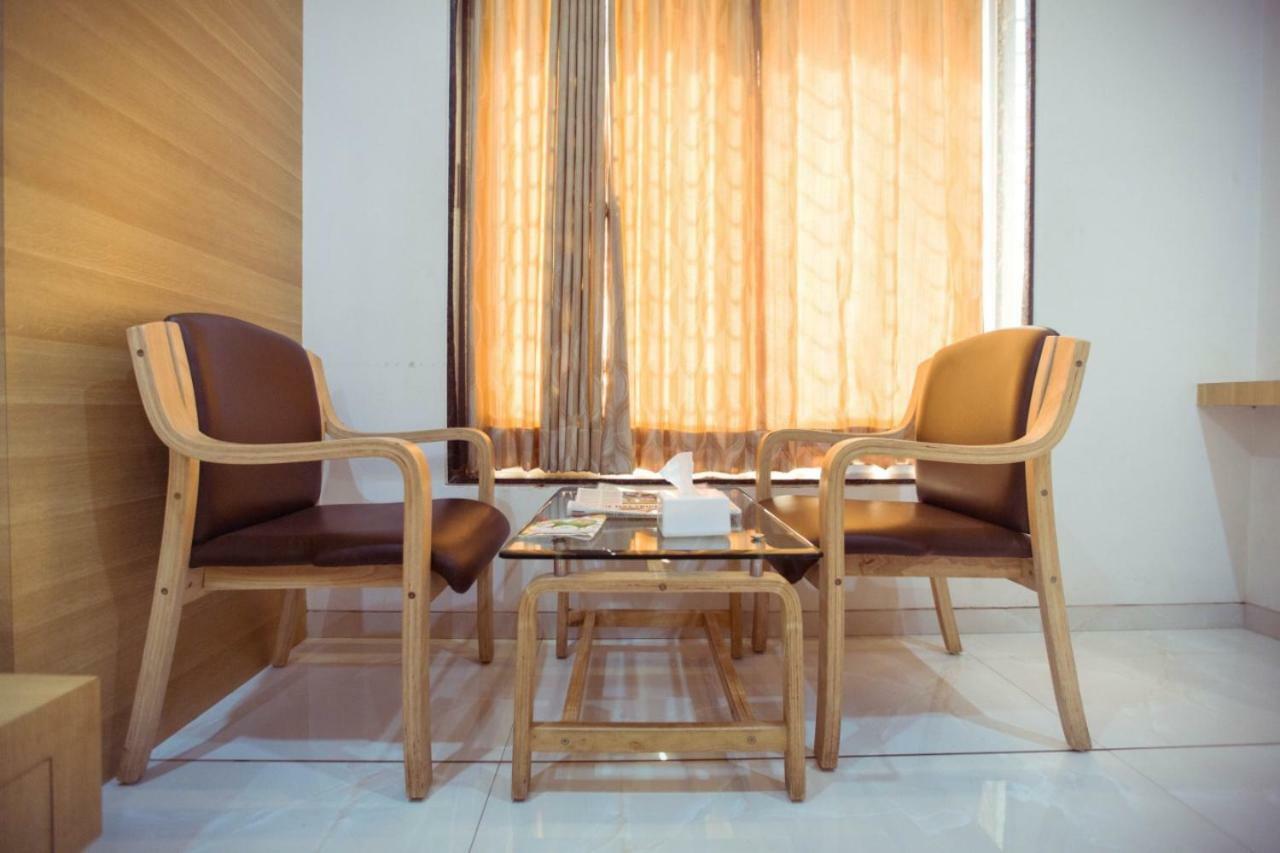 Hotel Fun City Navsari Екстериор снимка